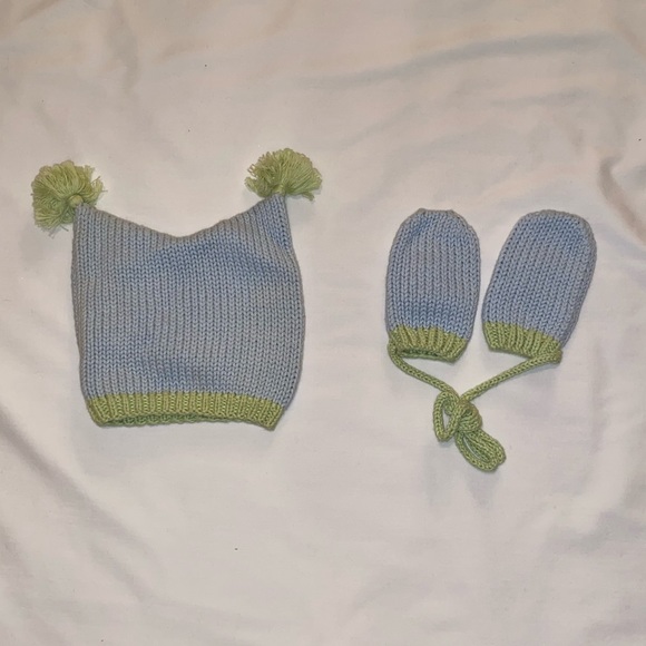 Hanna Andersson kids matching star hat & mittens - Picture 2 of 5